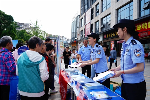 老年群体成非法集资重灾区 警方严打守护“钱袋子”